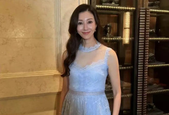 54岁李嘉欣大方曝光，诠释优雅的老去，依然迷人大方