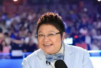 53岁韩红瘦出新高度！脸颊棱角分明 美到认不出 还补上了牙缝
