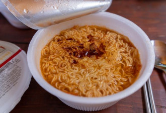 “始祖级泡面”回归 老饕直呼：吃过都40岁了