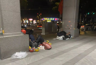 那些中国底层真实的生活：广州桥底居民们的新年