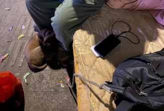 那些中国底层真实的生活：广州桥底居民们的新年