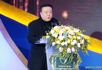 尤小刚：三婚娶小30岁美女，64岁终于当爹