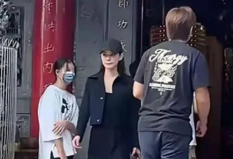 大S去世后女儿首露面，小玥儿身高猛长神韵酷似妈妈，与继母手牵手像亲母女