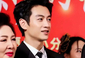 “离婚”风波半个月后，38岁陈晓近照被曝光，神采风扬状态大回春