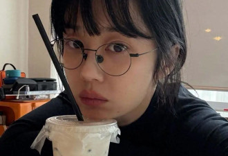 43岁张娜拉晒近照，少女感十足看着像18岁，网友：是吃了仙丹吗？