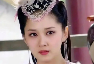 43岁张娜拉晒近照，少女感十足看着像18岁，网友：是吃了仙丹吗？