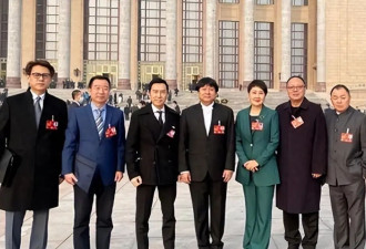 参加两会的明星个个口碑好，实力佳，靳东受追...