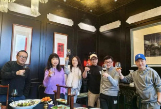 54岁杨钰莹现身广东，皮肤超好，娇俏如少女