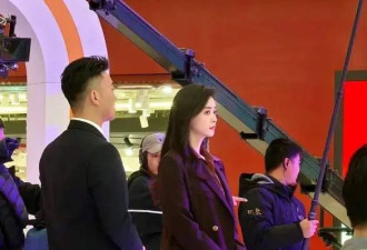 41岁蒋欣瘦身后堪比做了医美，大衣配开叉裙高级贵气，美到认不出