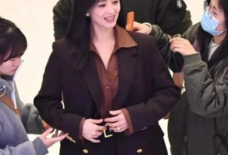 41岁蒋欣瘦身后堪比做了医美，大衣配开叉裙高级贵气，美到认不出