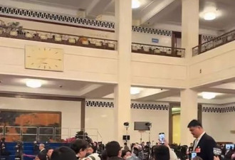 两会｜姚明被"特殊对待" 独坐最后一排有专属座椅