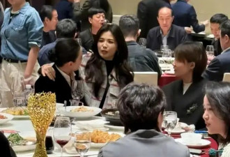 47岁刘涛微醺后彻底放飞，打扮淑女坐宋佳大腿上嗨聊，美女真性情