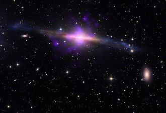 NASA发现“侧翻”黑洞 颠覆宇宙常识