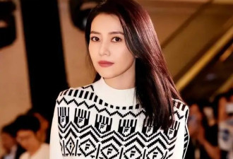 高圆圆又刷新了女性美，紧身衣配裹身裙温婉迷人，赵又廷福气不小