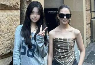 31岁昆凌澳洲街头彻底放飞,系一条丝巾直接当上衣
