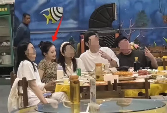 43岁李小璐现身大排档，颈纹暴露真实年龄状态