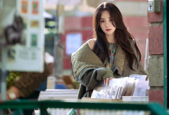 杨幂巴黎时装周街拍释出 美女总是怎么拍都好看