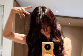 杨幂再晒自拍美照，手臂肌肉健硕惹人羡，披头散发难掩甜美气息