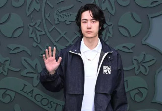 33岁周冬雨才是时装周的"大赢家"！平胸依旧自信