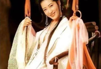 一辈子演了两部三级片，至今仍是"亚洲第一美胸"