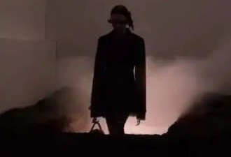 模特从坟里爬出，丧尸般的造型还是那个阿迪三叶草吗？