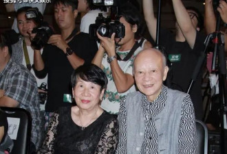 ​‌"六合彩之父"去世！女儿吴君如悲伤发文悼念