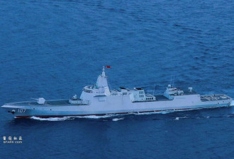 奇耻大辱?中国055编队过巽它海峡 法国航母让路