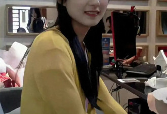 37岁赵丽颖与闺蜜聚会，打扮简单难掩明星光芒，美如20岁少女
