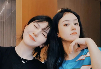37岁赵丽颖与闺蜜聚会，打扮简单难掩明星光芒，美如20岁少女