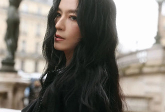 49岁林熙蕾在巴黎好美，她又瘦了许多，被称赞是“东方娃娃”