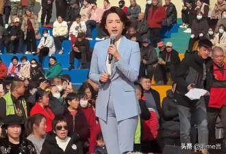 张蕾穿紧身裤主持，隐私部位轮廓抢镜，不到5天就迎来全网审判！