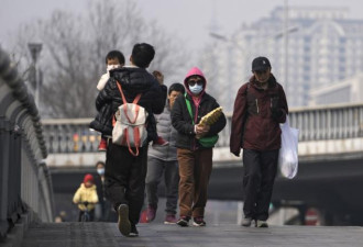 一词贯穿两会报告 中国大门“越关越紧”