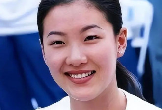 伏明霞、郭晶晶师姐妹 同嫁香港却不往来