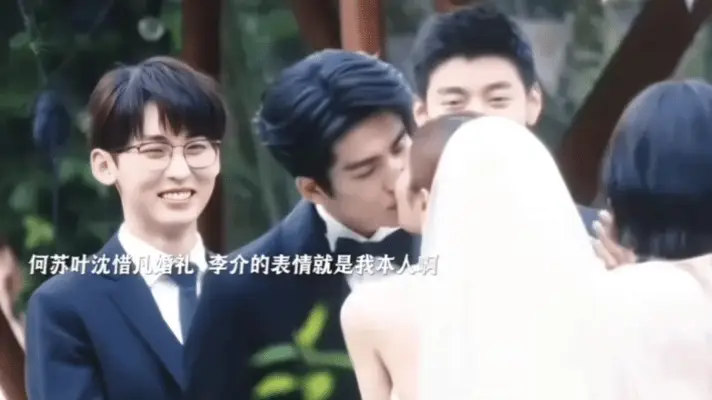 张凌赫徐若晗同框，宇宙火花全在这儿了！网友：求二搭焊死！