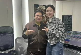 53岁韩红瘦到真假难辨，自嘲带“防伪标签”...