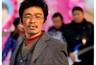 郭富城临潼拍戏！部分路段被封，穿红毛衣配马甲，胡子拉碴难认出