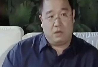 英达扔向巴图的回旋镖，终于扎到了自己