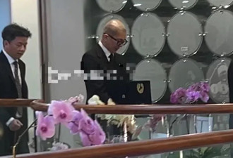 大S今日下葬，具俊晔泪捧骨灰送完大S最后一程