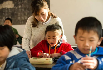 教师的无奈：有良心的中小学老师正在苛责中挣扎