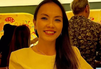 马来西亚漂亮妈妈勇救溺水男子，却惹争议，被怀疑是“摆拍”