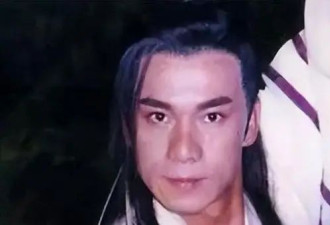 65岁独居老戏骨去世！邻居闻到恶臭报警，一代大侠曾刀砍前妻
