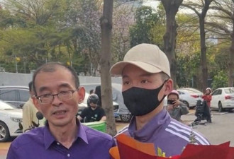 中国富豪每天狂接数千电话 找到失散24年儿子