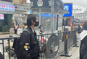 庞麦郎公开巡演后贵阳开唱，现场仅9位观众