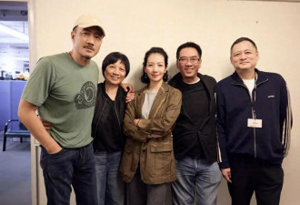 林青霞和胡军同框，她打扮素雅难掩高贵气质，骨相美比皮相美抗老