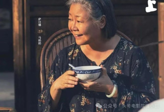 以为70岁结果56!她是荧屏母亲专业户,27岁就演妈