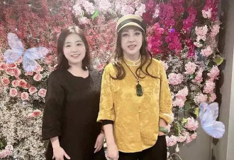 74岁刘晓庆在美国，独自去考驾照，和教练合影，被夸驾车技术了得