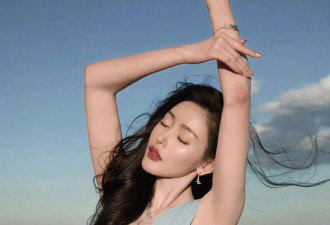张天爱晒最新性感写真，创意裁剪展现完美身材，成熟又热辣