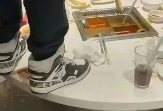 海底捞，栽在两个17岁男孩身上