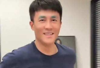 王灿晒女儿给杜淳化妆视频 涂绿色眉毛童趣满满