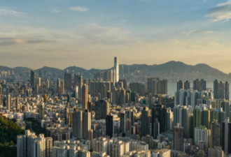 不只李嘉诚 香港富豪急甩卖资产